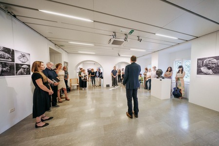 Odprtje razstave Koroški pečat Mirsada Begića - Dialog kiparja in fotografinje Nike Hölcl (9)